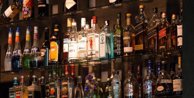 Bylinky a alkohol: co používají i výrobci destilátů